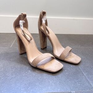 Brand New Kayleen Women’s Size 10 Taupe Suede Strap Heels Ankle Buckle Ashlyn